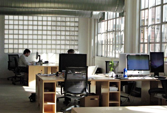 Who’s got the cooler office? (43 pics)