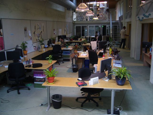 Who’s got the cooler office? (43 pics)