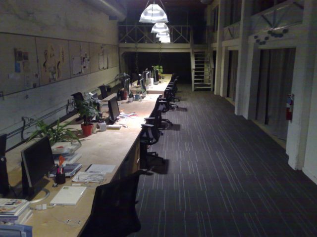Who’s got the cooler office? (43 pics)