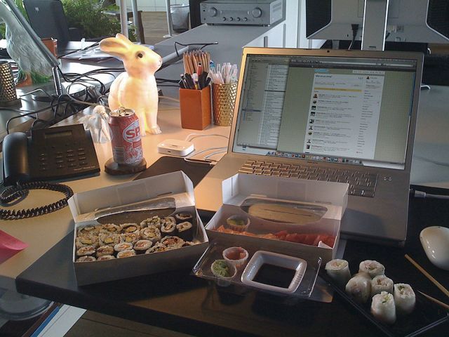 Who’s got the cooler office? (43 pics)