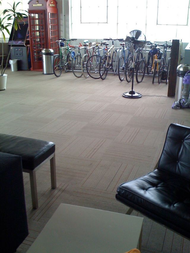 Who’s got the cooler office? (43 pics)