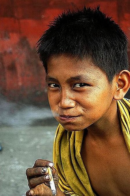 Children and cigarettes (45 pics)