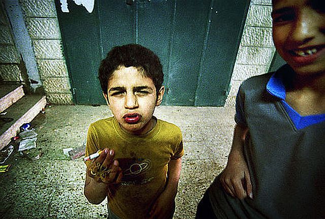 Children and cigarettes (45 pics)