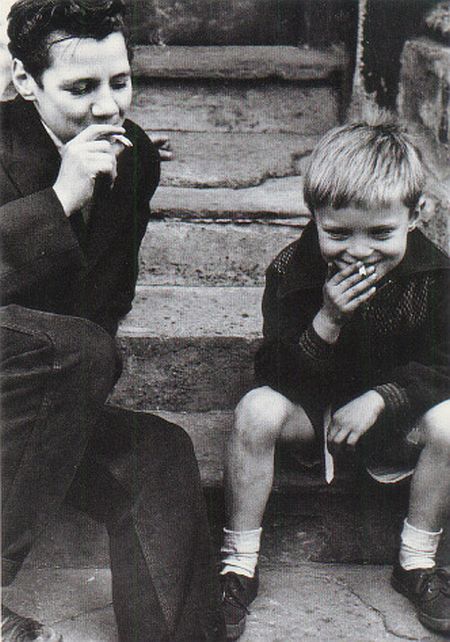 Children and cigarettes (45 pics)