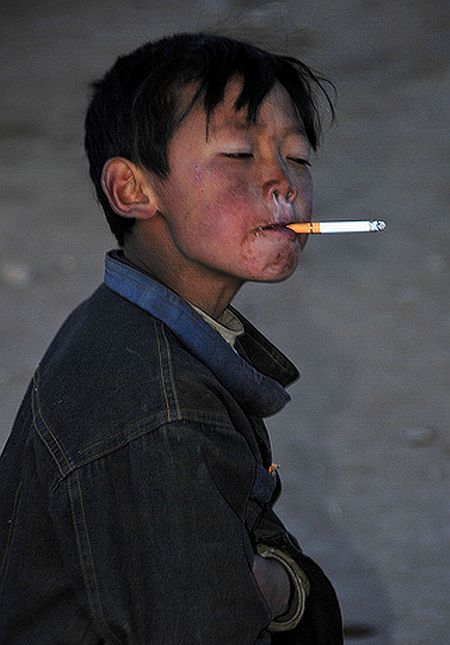 Children and cigarettes (45 pics)