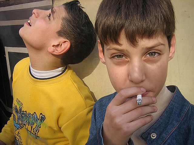 Children and cigarettes (45 pics)