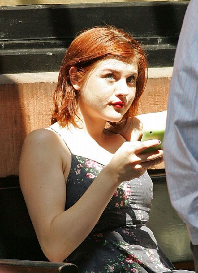 Frances Bean Cobain – daughter of Kurt Cobain (3 pics)