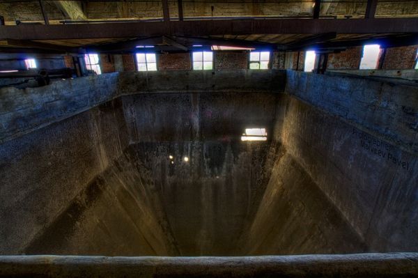 Abandoned industrial sites HDR pictures (24 pics)
