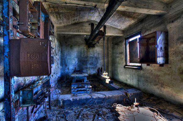 Abandoned industrial sites HDR pictures (24 pics)