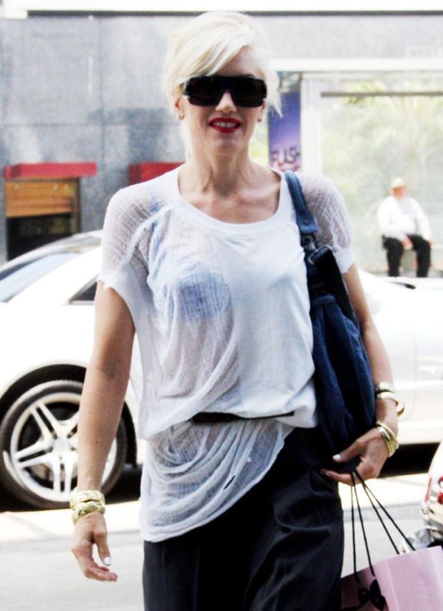 Gwen Stefani  Really weird outfit  9 pics