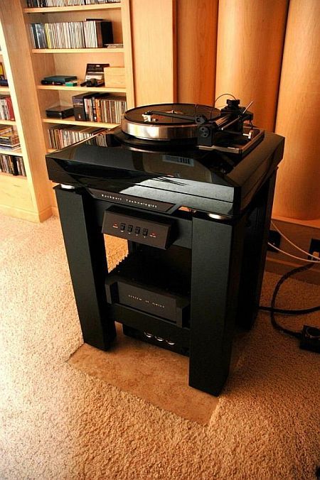 The room of an audiophile (8 pics)