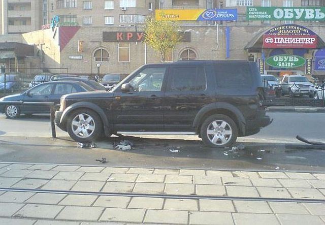 Few inches away from death (5 pics)