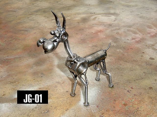 Hand-made recycled statues (77 pics)