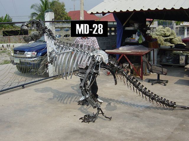 Hand-made recycled statues (77 pics)