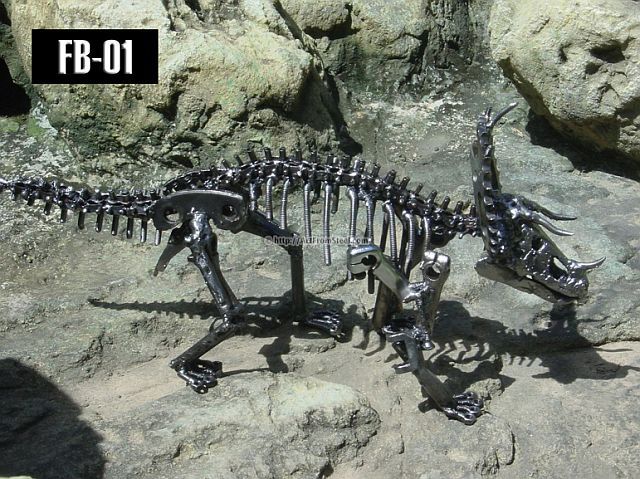 Hand-made recycled statues (77 pics)