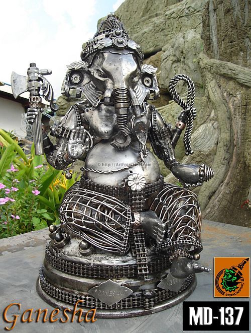 Hand-made recycled statues (77 pics)