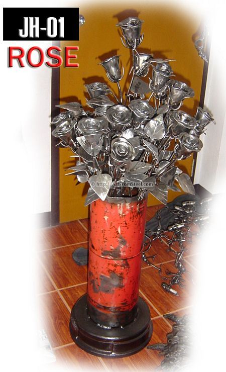 Hand-made recycled statues (77 pics)