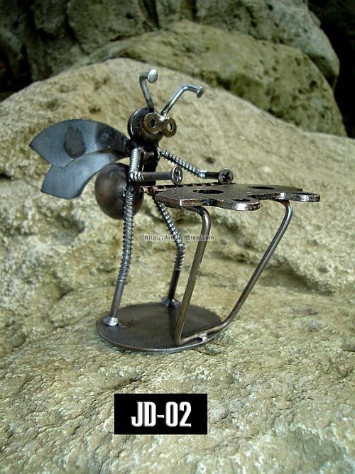 Hand-made recycled statues (77 pics)