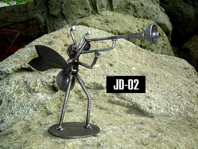Hand-made recycled statues (77 pics)