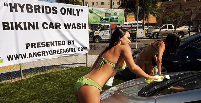 Free car wash in a bikini. But not for all (21 pics)