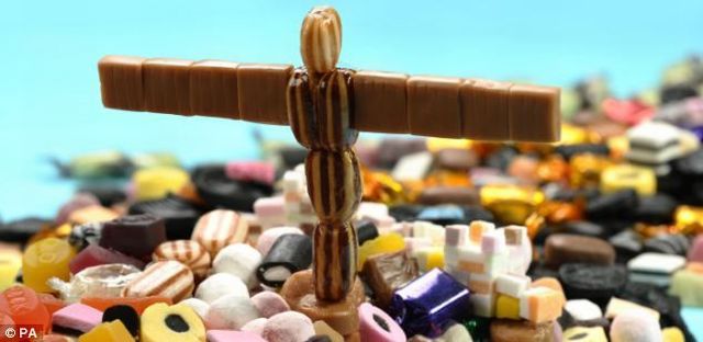 The UK map made completely of candy (6 pics)
