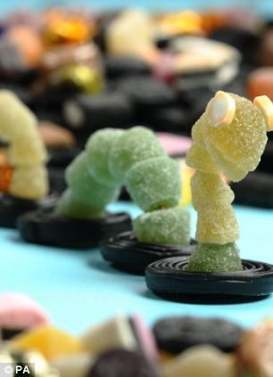 The UK map made completely of candy (6 pics)