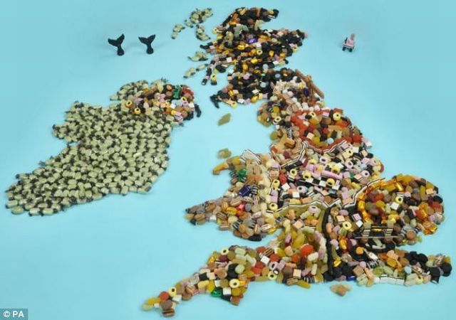 The UK map made completely of candy (6 pics)