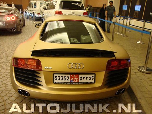 Another golden supercar from Dubai (4 pics)