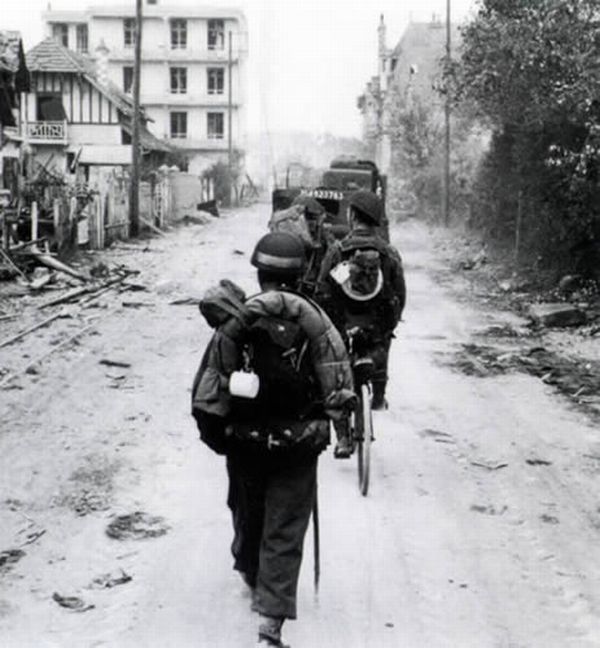 Normandy during WW2 and now (204 pics)