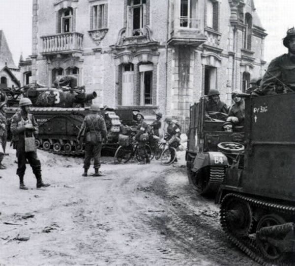 Normandy during WW2 and now (204 pics)