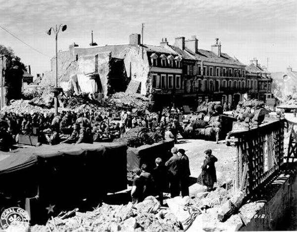 Normandy during WW2 and now (204 pics)