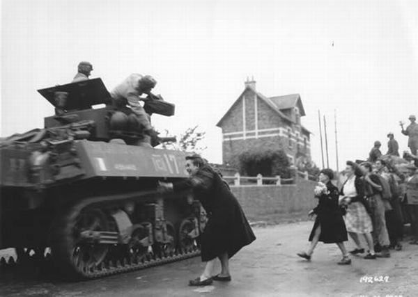 Normandy during WW2 and now (204 pics)