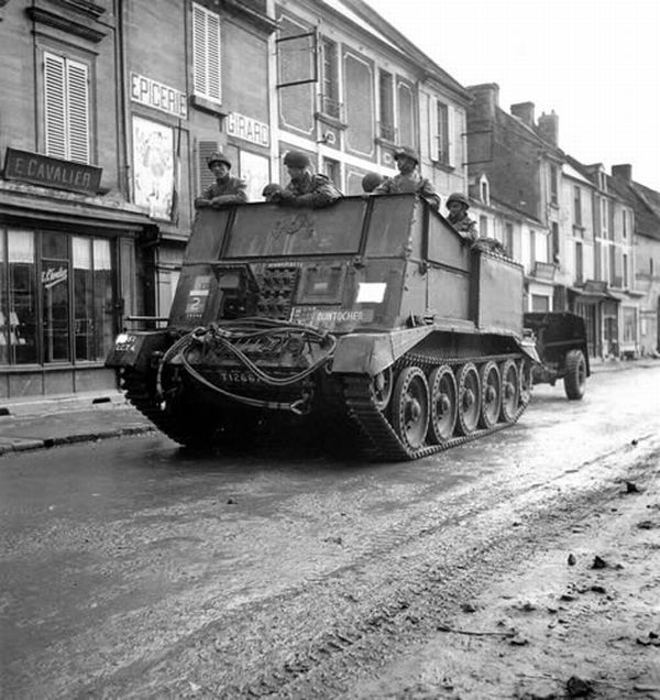 Normandy during WW2 and now (204 pics)