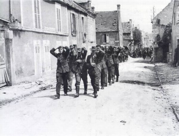 Normandy during WW2 and now (204 pics)