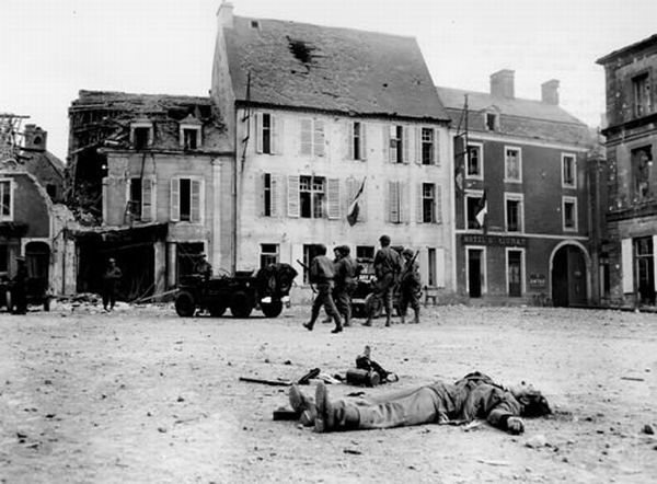 Normandy during WW2 and now (204 pics)