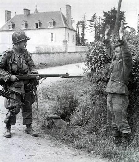 Normandy during WW2 and now (204 pics)