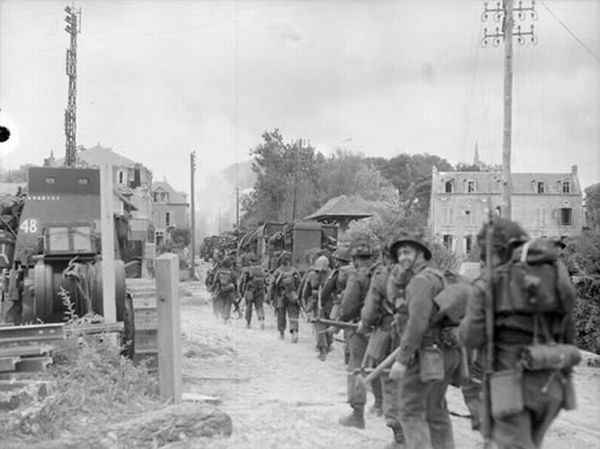 Normandy during WW2 and now (204 pics)
