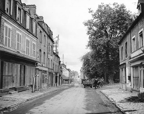 Normandy during WW2 and now (204 pics)