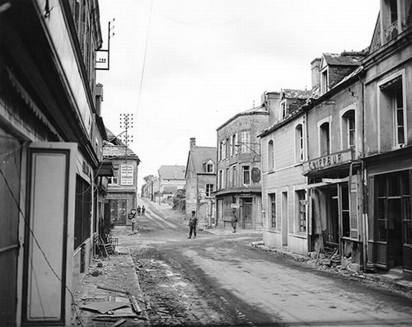 Normandy during WW2 and now (204 pics)