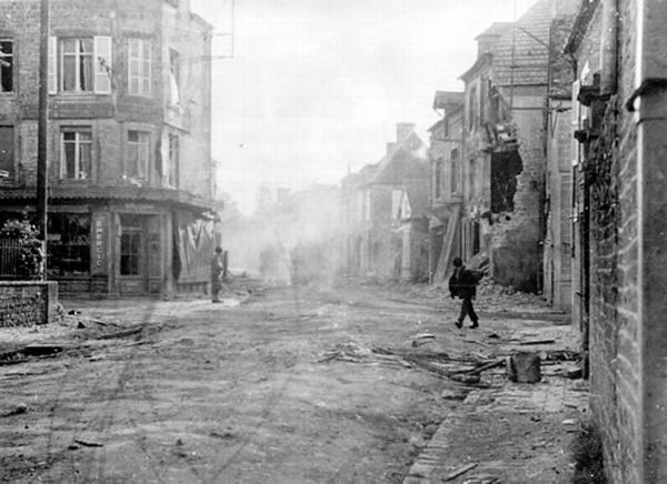 Normandy during WW2 and now (204 pics)