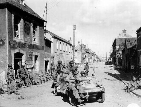 Normandy during WW2 and now (204 pics)