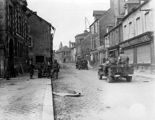Normandy during WW2 and now (204 pics)