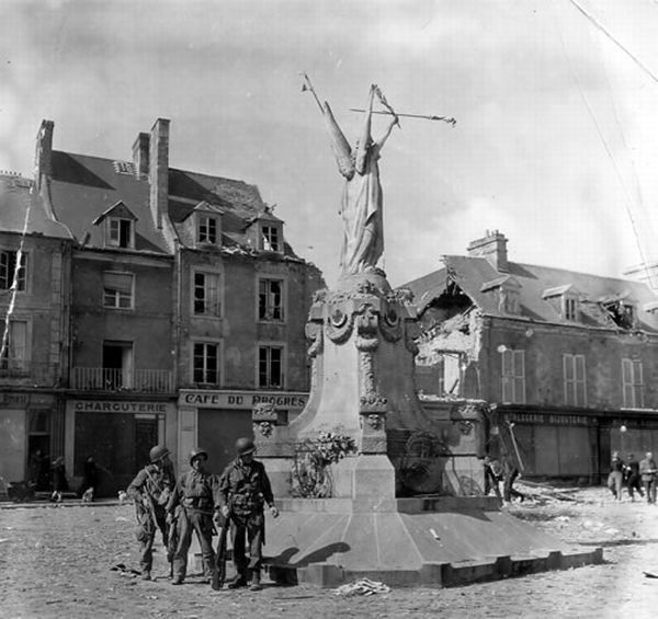 Normandy during WW2 and now (204 pics)