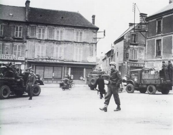 Normandy during WW2 and now (204 pics)