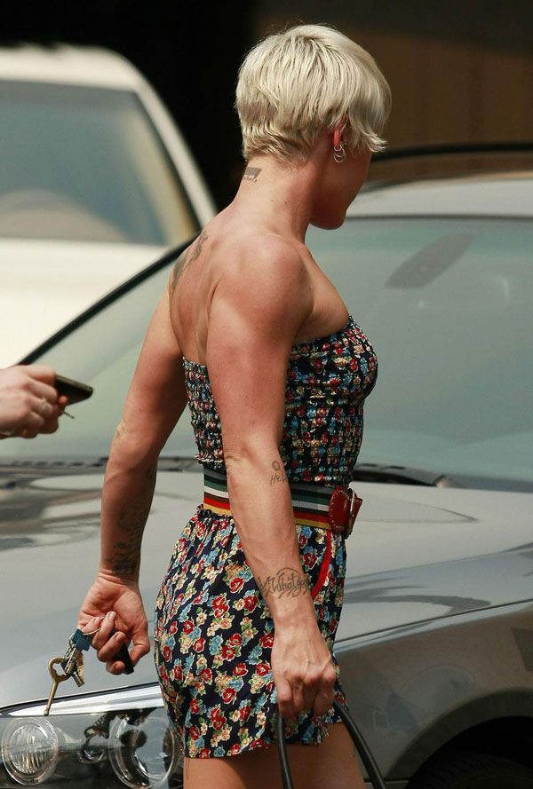 Pink is way too strong (8 pics)