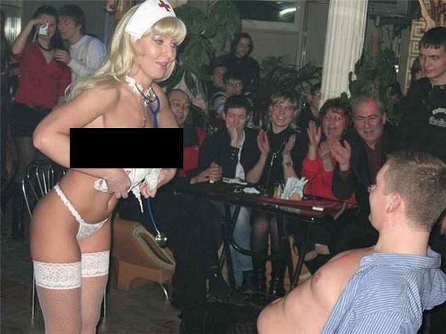 There is no age for a strip tease (3 pics)