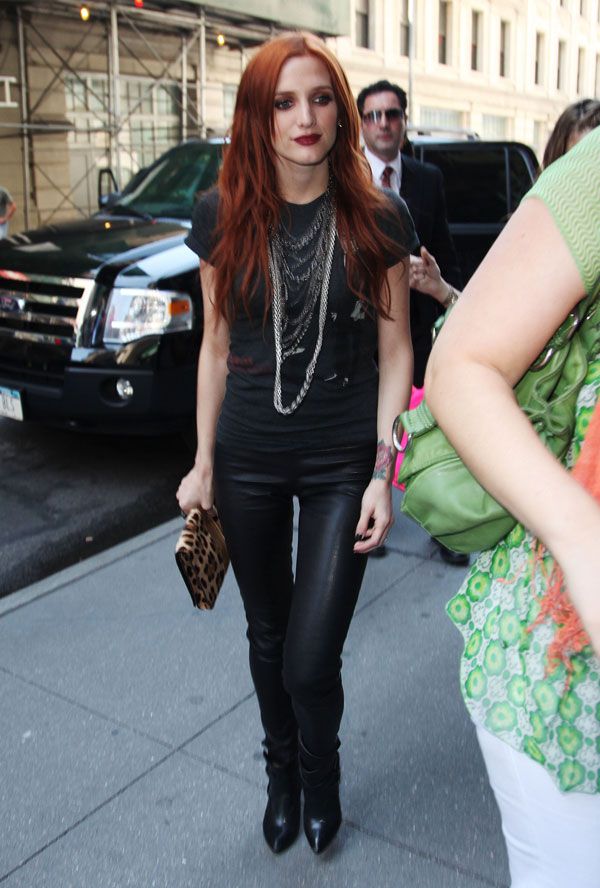 Ashlee Simpson goes dark…Sexy (8 pics)