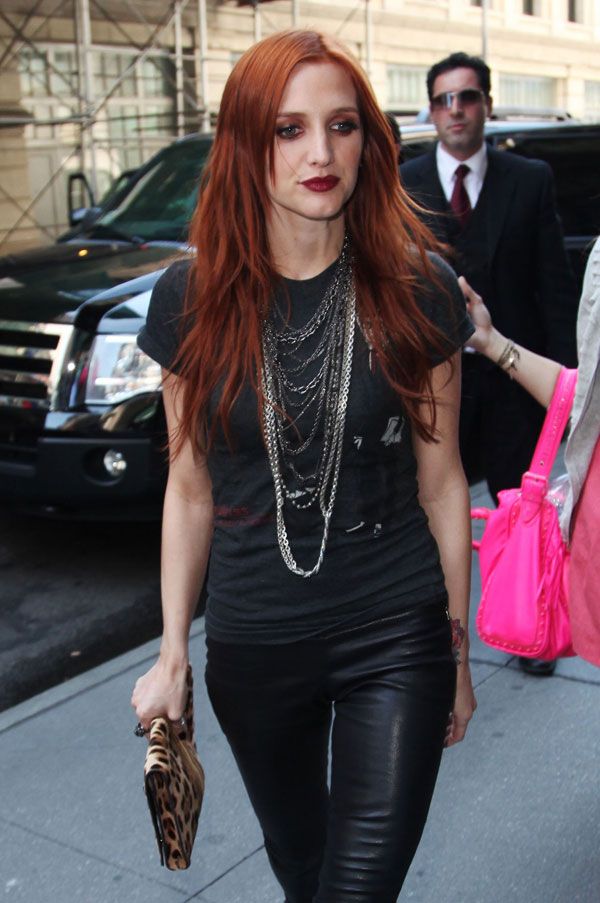 Ashlee Simpson goes dark…Sexy (8 pics)