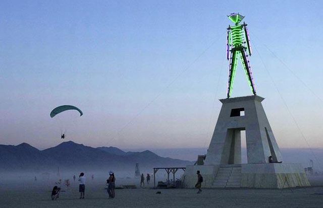 Burning Man Festival 2009 in the Nevada desert (35 pics)