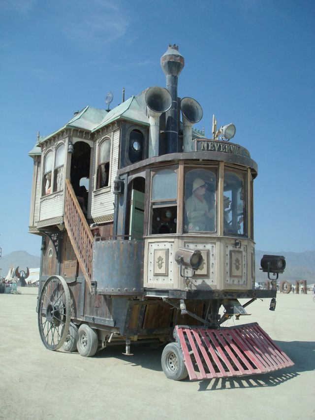 Burning Man Festival 2009 in the Nevada desert (35 pics)